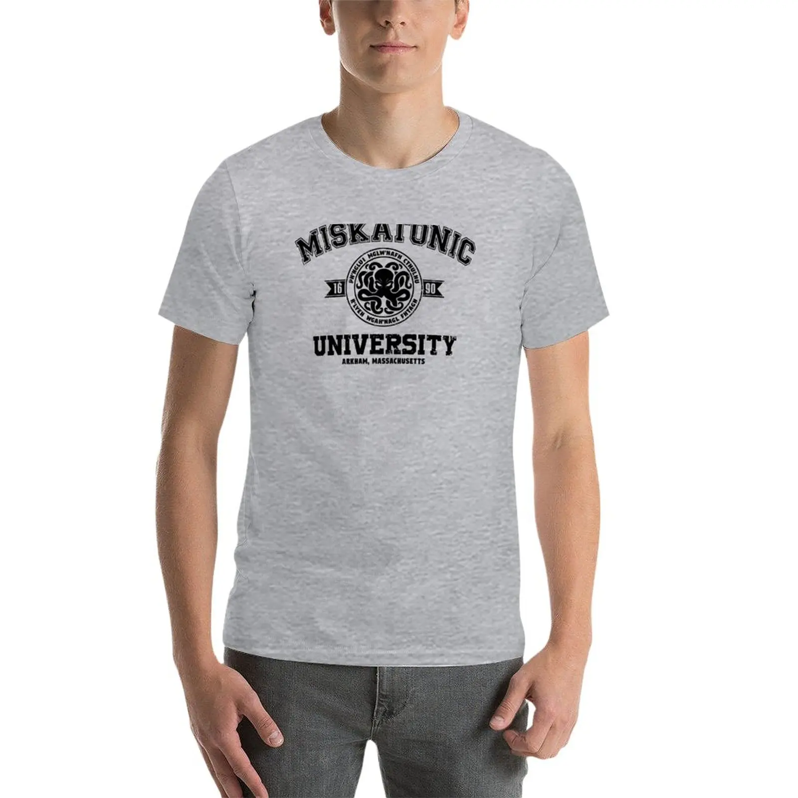 Новая футболка Мискатоникского университета (черный принт), рубашка с животным принтом для мальчиков, забавные футболки, одежда kawaii, летний топ, мужская футболка Изображение 2
