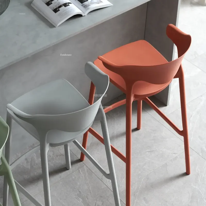 Скандинавские пластиковые барные стулья, современная барная мебель, стул для кафе со спинкой, домашний штабелируемый дизайнерский барный стул, креативные табуретки с высокими ножками Изображение 3